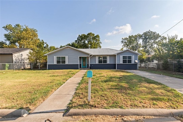 ranch-style house featuring a front lawn