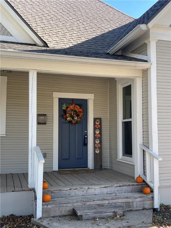 doorway to property featuring covered porch