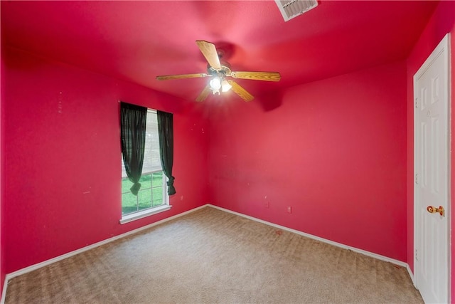 carpeted spare room featuring ceiling fan