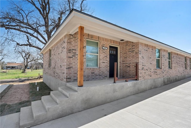 ranch-style house featuring brick siding