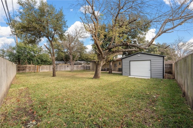 view of yard featuring a shed