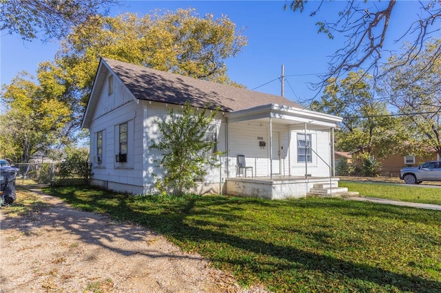 view of front of property with covered porch and a front lawn