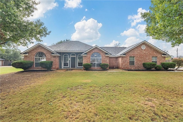 single story home with a front yard