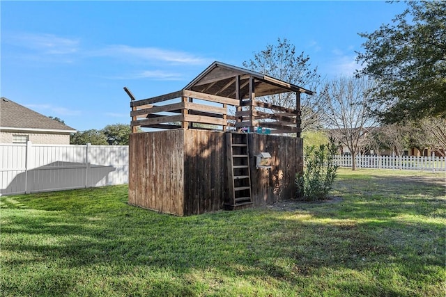 view of outdoor structure featuring a yard