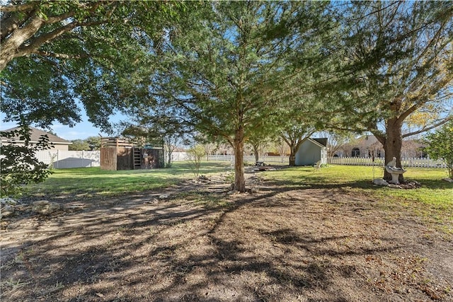 view of yard featuring a storage unit