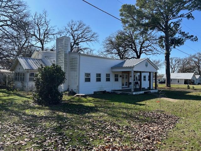 view of front of property with a front lawn and a porch