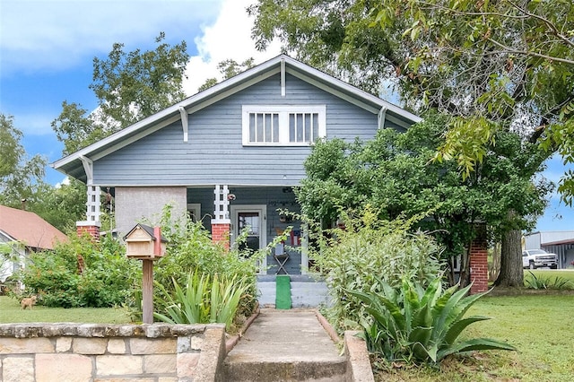 view of front of house with a front yard