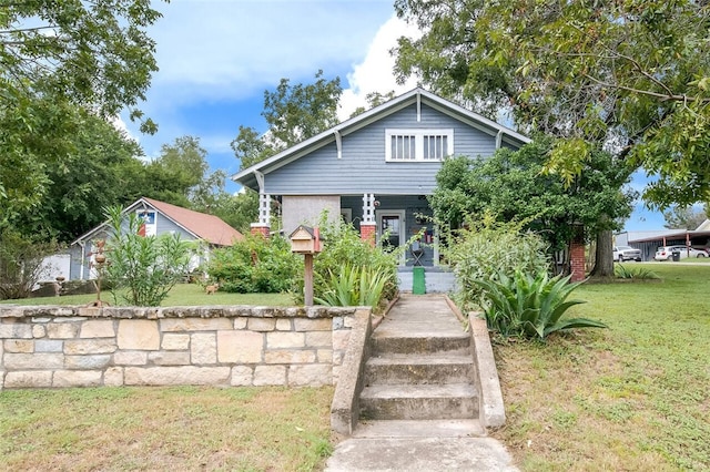 view of front of home featuring a front lawn