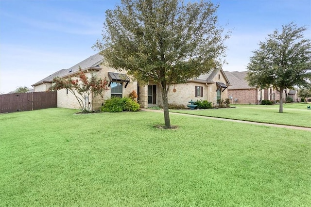 view of front of house featuring a front lawn