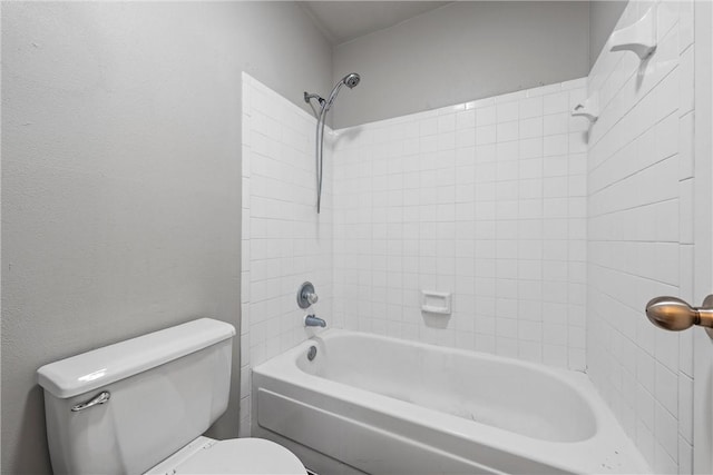 full bathroom with toilet and washtub / shower combination