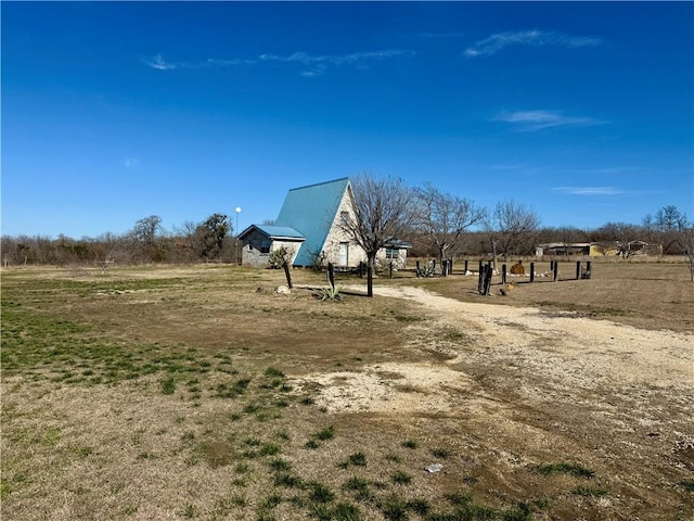 view of yard featuring a rural view