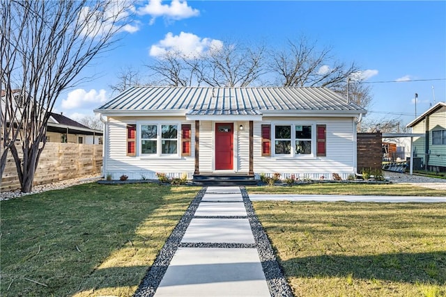 view of front of property with a front yard