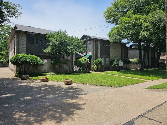 view of front facade with a front lawn