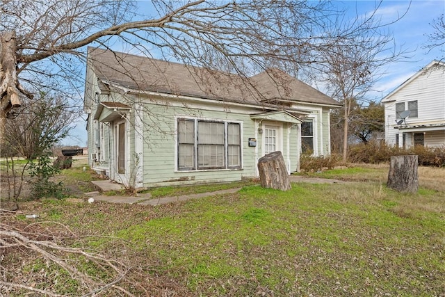 rear view of house featuring a yard