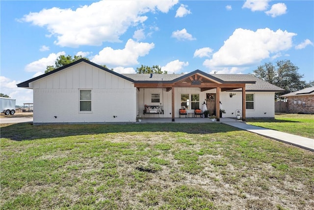 view of front of property with a front yard