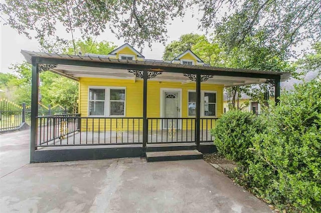 view of front of property with covered porch