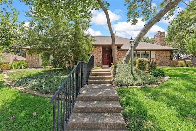 view of front of property with a front lawn