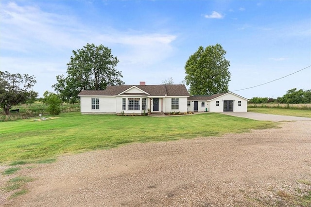 single story home with a front yard