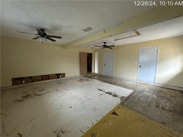 unfurnished room with ceiling fan