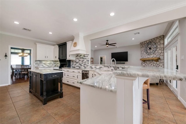 kitchen with premium range hood, sink, kitchen peninsula, ceiling fan, and white cabinetry