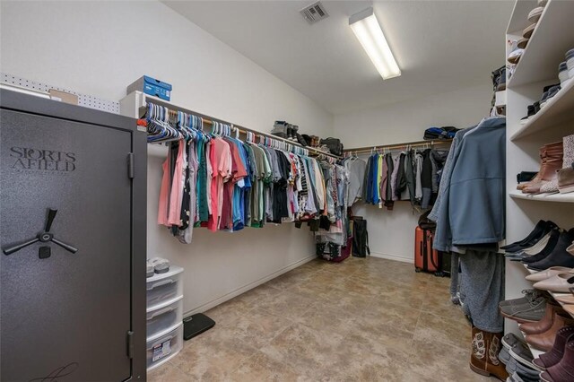 view of spacious closet