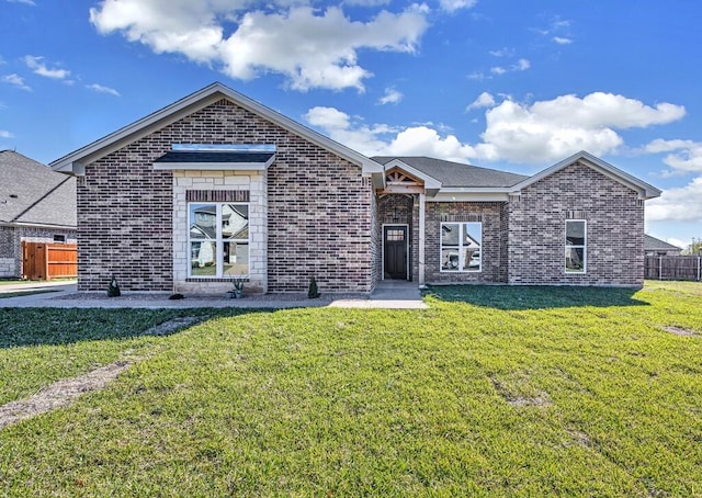 view of front of house featuring a front yard