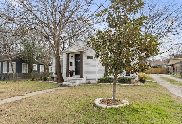 view of front facade with a front yard