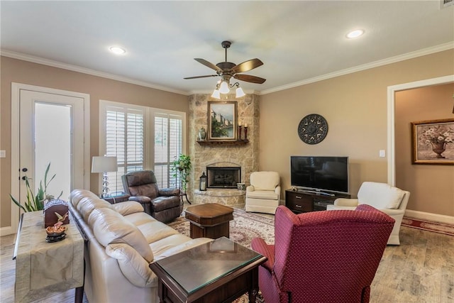 living room with light wood-type flooring, ceiling fan, and ornamental molding