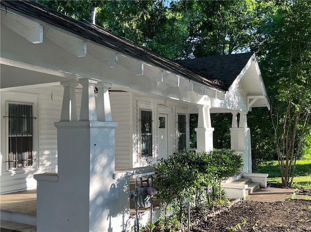 entrance to property featuring covered porch