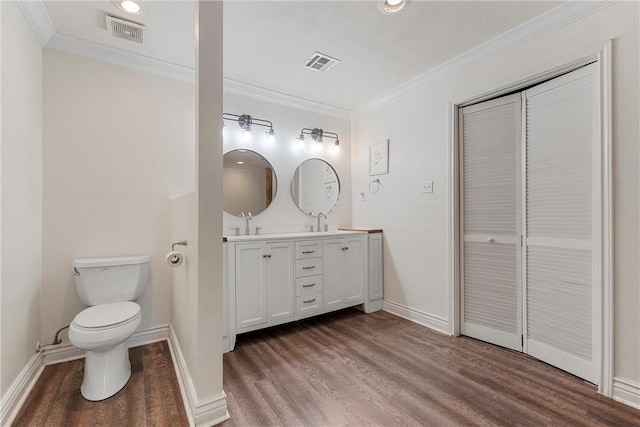 full bathroom with ornamental molding, wood finished floors, and visible vents