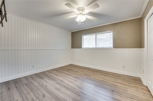 unfurnished room featuring ceiling fan, light wood-type flooring, and crown molding