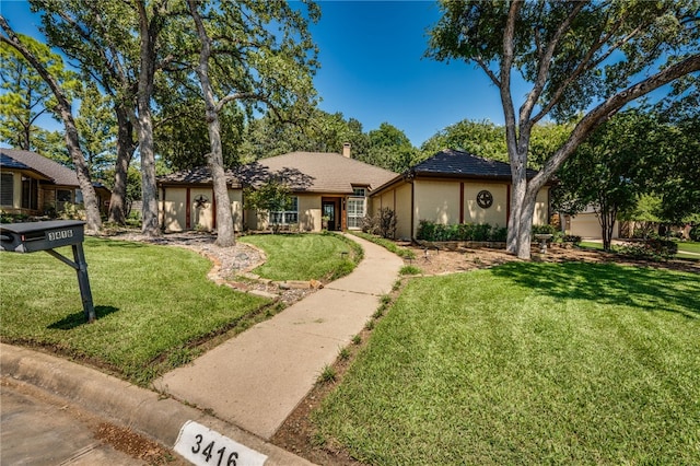 view of front of home featuring a front yard