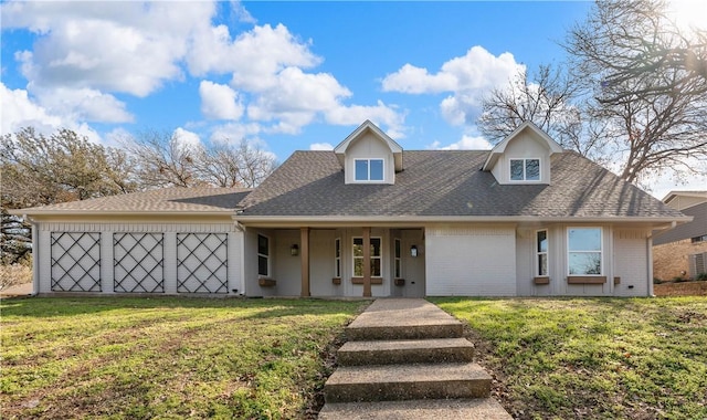 view of front of home featuring a front lawn