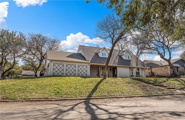 view of front of house featuring a front yard