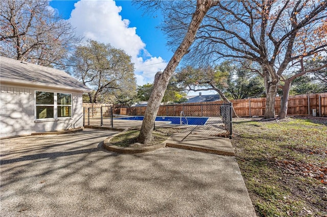 view of yard with a patio