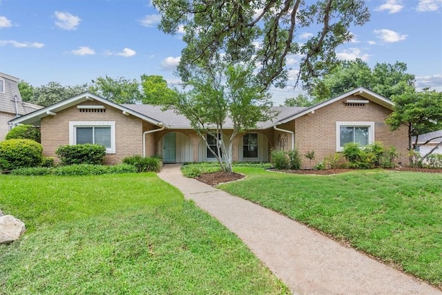 single story home with a front lawn