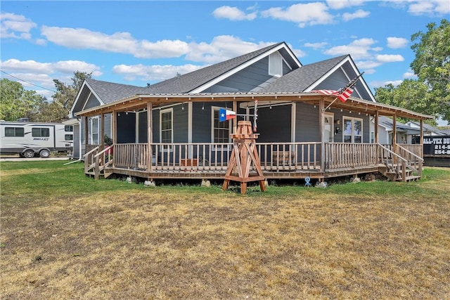 view of front of house featuring a front lawn