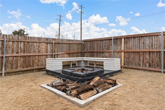 view of yard featuring a fire pit