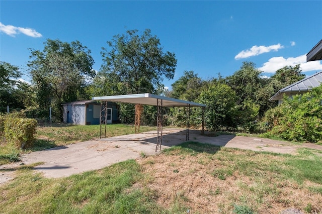 view of yard featuring a carport