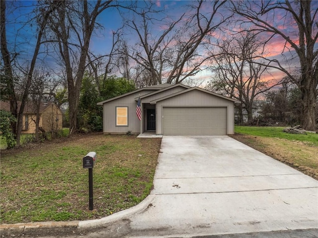 view of front of home featuring a yard and a garage