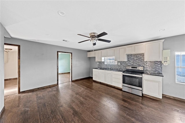 kitchen featuring stainless steel electric stove, dark hardwood / wood-style flooring, decorative backsplash, sink, and ceiling fan