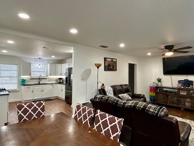 living room with sink, dark hardwood / wood-style floors, and ceiling fan