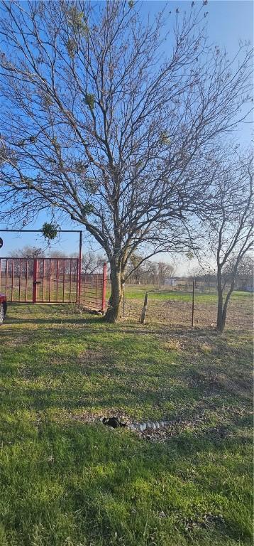 Listing photo 2 for 1851 Fm 339, Mount Calm TX 76673