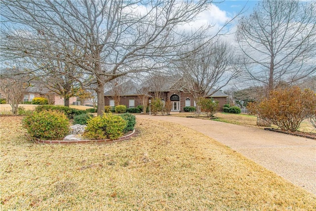 view of front of house featuring a front yard