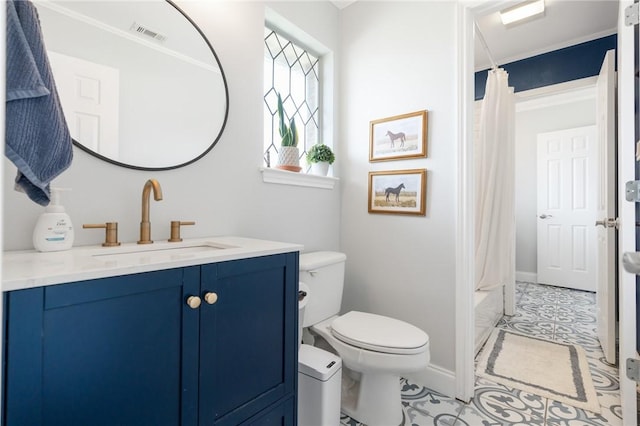 bathroom featuring vanity, baseboards, visible vents, shower / tub combo, and toilet