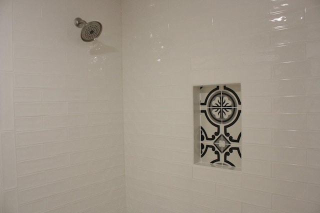 room details featuring a tile shower