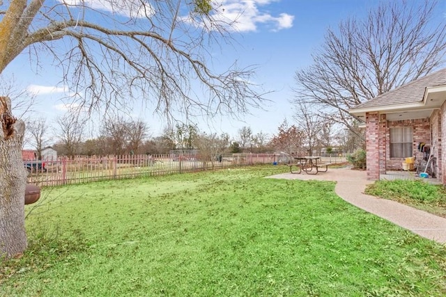 view of yard featuring a patio