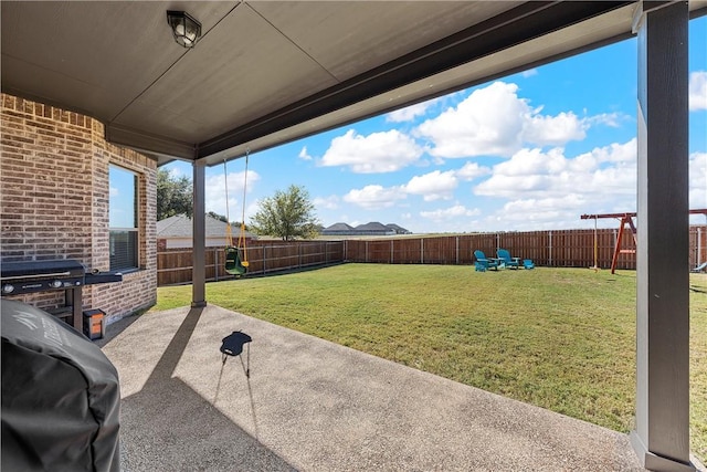 view of yard featuring a patio area