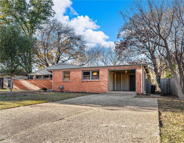 ranch-style house featuring a front lawn and a carport