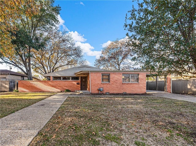 single story home with a front yard